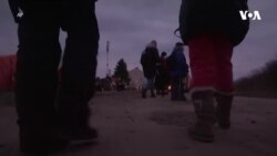 Ukraynalı qaçqınlara yardım üçün könüllülər sırasına qoşulan Rza müşahidələrini bölüşür
