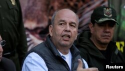 El entonces ministro de Gobierno de Bolivia, Arturo Murillo, habla durante una conferencia de prensa en la sede de la policía, luego de las operaciones contra el narcotráfico en La Paz, Bolivia, en enero de 2020.