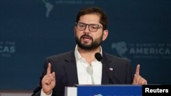 El presidente de Chile, Gabriel Boric, habla durante la Segunda Sesión Plenaria de Líderes durante la Novena Cumbre de las Américas en Los Ángeles, California, EEUU, 10 de junio de 2022. 