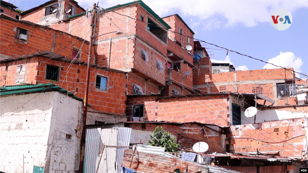 Los Alpes de El Cementerio es un barrio enclavado en los cerros de la capital venezolana que conecta con la Cota 905, El Valle y la Carretera Panamericana.
