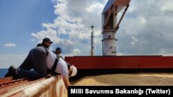 Турското Министерство за одбрана соопшти дека инспекторите поминале околу 90 минути на бродот „Разони“ под знамето на Сиера Леоне додека бил закотвен во близина на Истанбул.