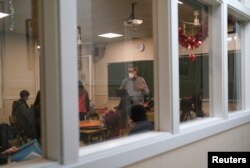Estudiantes en el colegio Salesianos de San José, en Barcelona, España.