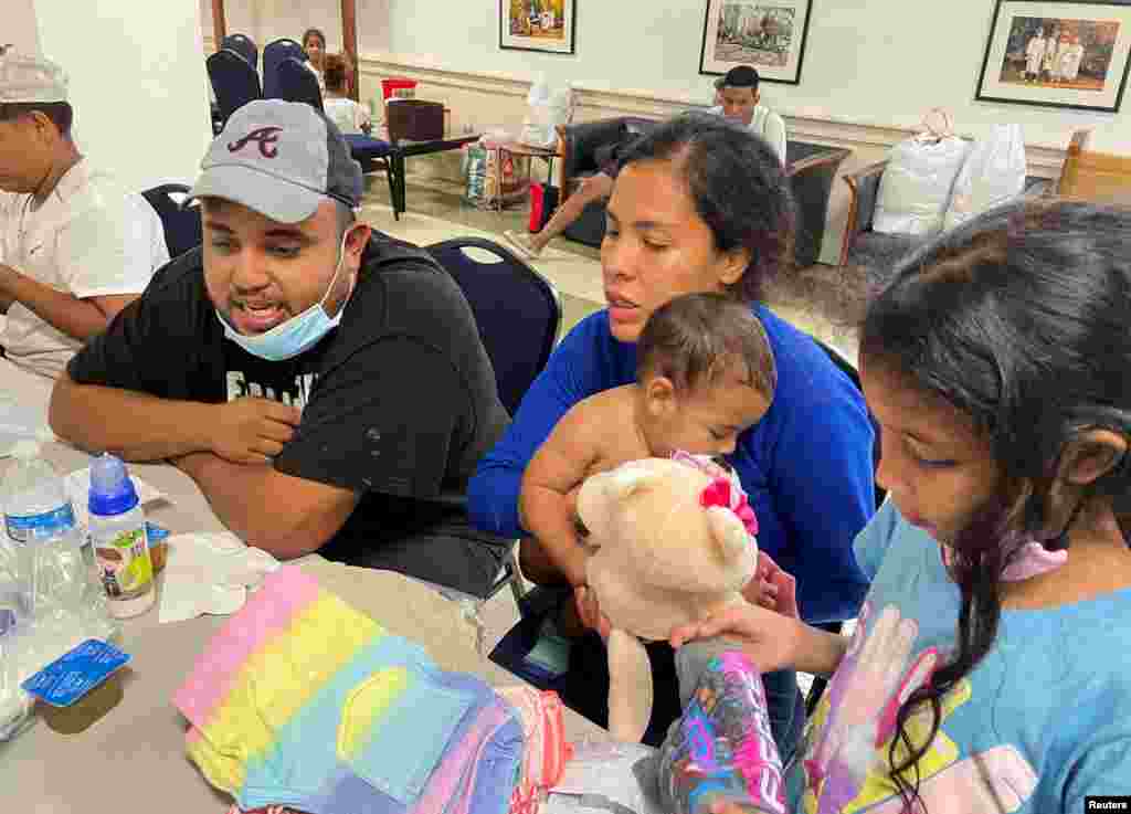 Gilbert y Norelis son una pareja de migrantes venezolanos que, junto con sus hijos, llegaron a Washington desde Texas.&nbsp;