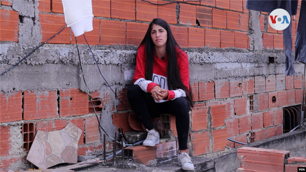 Saray Figueredo creció en El Cementerio, zona de altos índices de violencia y controladas por megabandas, hasta una violenta ocupación policial en 2021.
