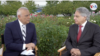 El embajador de Perú ante la ONU, Manuel Rodríguez, a la derecha, en entrevista con Gonzalo Abarca, de la Voz de América, en el marco de la 77ª Asamblea General de las Naciones Unidas, en Nueva York, el 22 de septiembre de 2022.