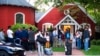 Migrantes venezolanos demandan al gobernador de la Florida por traslado a Martha’s Vineyard