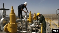 A través del Estrecho de Ormuz, los buques petroleros transportan una gran parte del crudo que se comercializa a nivel mundial.