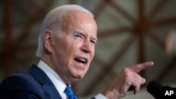 El presidente de los Estados Unidos, Joe Biden, habla sobre las amenazas a la democracia y la violencia política en Estados Unidos durante un evento del Comité Nacional Demócrata en el Columbus Club en Washington, EEUU, el 2 de noviembre de 2022.