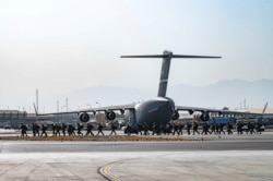 Evacuación de ciudadanos estadounidenses desde el aeropuerto de Kabul, Afganistán, el 21 de agosto de 2021.