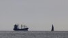 Kapal kargo AS yang membawa bantuan untuk Gaza berlayar dari Larnaca, Siprus, pada 9 Mei 2024. (Foto: Reuters/Yiannis Kourtoglou)