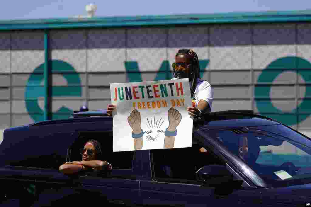 &quot;Este es el feriado de Estados Unidos, no solo el feriado de los afroamericanos&quot;, dijo Gerald Griggs, presidente de la organización de derechos civiles NAACP en el estado de Georgia. &quot;Es el verdadero Día de la Independencia, el día en que todos los estadounidenses eran libres&quot;.
