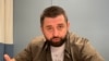 El oligarca ruso Roman Abramovich desempeña un papel activo en las conversaciones entre Ucrania y Rusia sobre el intercambio de prisioneros, dijo un funcionario ucraniano a la VOA.