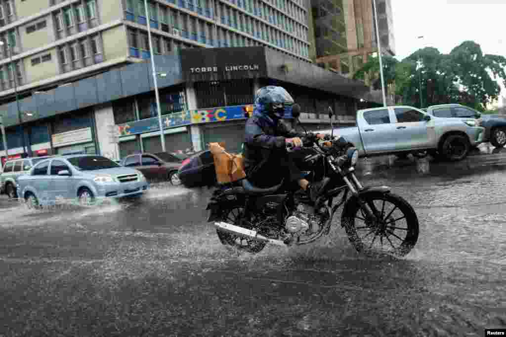 El fenómeno climático se desplazó de este a oeste por regiones costeras del norte del país caribeño.