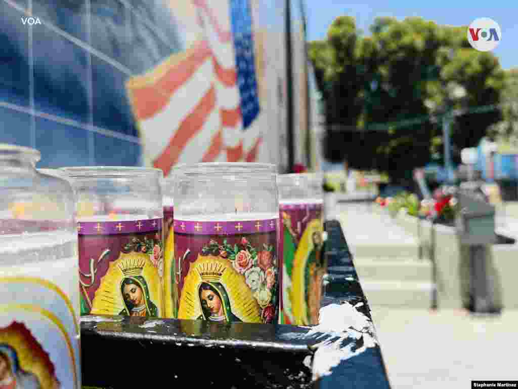 Cientos llegan a darle ofrendas a la Virgen de Guadalupe a las afueras de la iglesia &quot;La Placita&quot;.