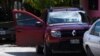 Se ven agujeros de bala en el parabrisas del automóvil del periodista Antonio de la Cruz, en la escena donde fue asesinado por asaltantes desconocidos mientras salía de su casa, en Ciudad Victoria, en el estado de Tamaulipas, México, 29 de junio de 2022.