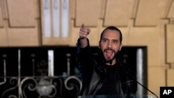ARCHIVO - El presidente de El Salvador, Nayib Bukele, encabezó sendas encuestas de CID Gallup sobre popularidad y desempeño en el cargo. 
