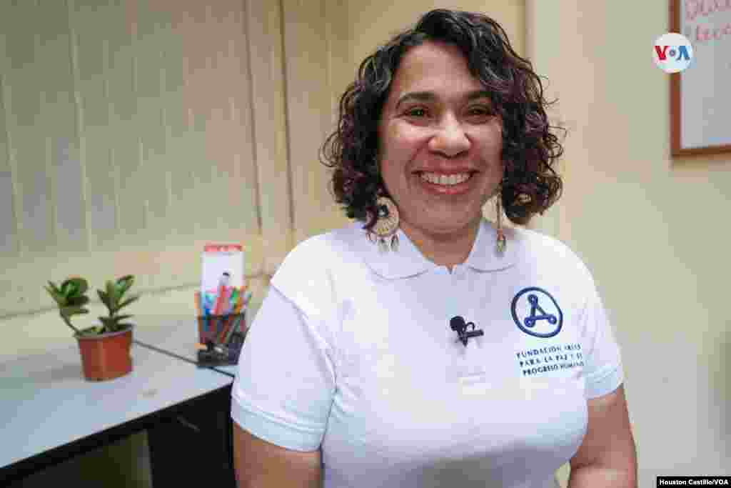 Claudia Vargas es una nicaragüense que colabora activamente en la Fundación. Foto Houston Castillo, VOA.