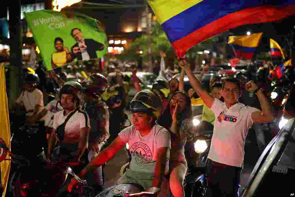 Miles de colombianos felices por el triunfo de Gustavo Petro.