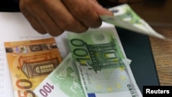 Billetes de euros. Foto de archivo. REUTERS/Mohamed Abd El Ghany