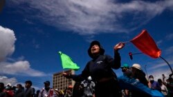 ARCHIVO- Mujeres indígenas marchan en Quito en apoyo al paro nacional contra el gobierno del presidente Guillermo Lasso, el 25 de junio de 2022 en Guatemala. 