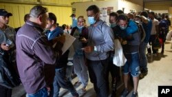 El programa de parole humanitario permite la entrada legal de 30.000 cubanos, nicaragüenses, venezolanos y haitianos cada mes a EEUU.