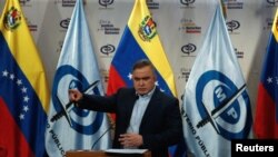 FOTO DE ARCHIVO: El fiscal general de Venezuela, Tarek Saab, se dirige a los medios de comunicación sobre una creciente investigación anticorrupción, en Caracas, Venezuela, el 25 de marzo de 2023. REUTERS/Leonardo Fernández Viloria 