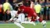 Sergio Ramos da Mohamed Salah. (APTOPIX)