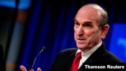 El representante especial de EE. UU. para Venezuela, Elliott Abrams, habla durante una conferencia de prensa en el Departamento de Estado, en Washington.