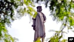 ARCHIVO: Estatua de Cristóbal Colón en Columbus Circle, Manhattan, Nueva York. 