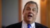 Chris Christie, kandidat za republikansku predsedničku nominaciju, na skupu sa biračima u New Hampshireu, 10. januara 2024. (Foto: AP/Robert F. Bukaty)
