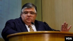 Cartens busca ser el primer presidente latino tras una tradición de 65 años de que la dirección del FMI y el Banco Mundial (BM) se la dividan estadounidenses y europeos.