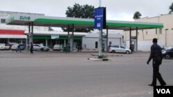 Ayasilela amafutha ezimota eZimbabwe. (Bathabile Masuku)