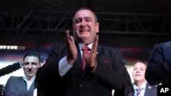 Alejandro Giammattei, un cirujano de 63 años, ganó la presidencia de Guatemala con el 58 % de respaldo en la segunda vuelta electoral con el partido centroderechista Vamos.