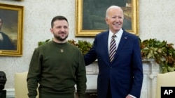 ARCHIVO: El presidente de EEUU, Joe Biden, recibe a su homólogo ucraniano Volodymyr Zelenskyy en la Casa Blanca el 21 de diciembre de 2022.