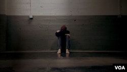 Desde hace décadas, el suicidio es la segunda o tercera causa de muerte entre los jóvenes de 10 a 24 años en EEUU, dice un nuevo estudio.