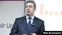 Qubad İbadoğlu (Foto Qubad İbadoğlunun Facebook səhifəsindən götürülüb)