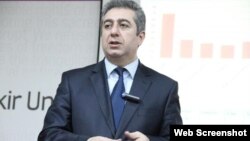 Qubad İbadoğlu (Foto Qubad İbadoğlunun Facebook səhifəsindən götürülüb)