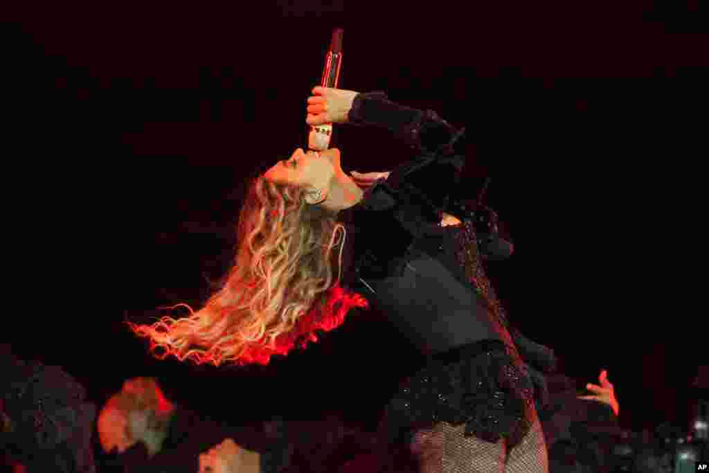 Penyanyi Beyonce tanpil dalam konser &#39;Formation World Tour&#39; di kota Detroit, Michigan.