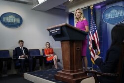 La portavoz presidencial Kayleigh McEnany habla con los periodistas en la Casa Blanca en Washington, D.C. el 22 de junio de 2020.