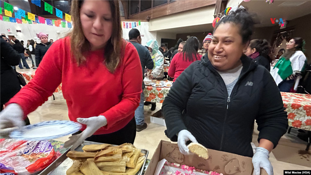 No podían faltar los tamales y los panes dulces como parte de las celebraciones por la Virgen de Guadalupe como es tradición en México.