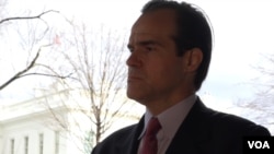 Mauricio Claver-Carone, director principal de Asuntos del Hemisferio Occidental en el Consejo de Seguridad Nacional, y asesor presidencial del gobierno estadounidense, en entrevista con la Voz de América​.