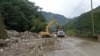 Las fuertes lluvias han ocasionado múltiples derrumbes en importantes carreteras de Colombia, como la vía al Llano. [Foto: Cortesía Concesión Vial Coviandes]