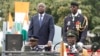 Le président ivoirien Laurent Gbagbo (à g.) et le général Philippe Mangou, chef des armées, lors du 49e anniversaire de l'indépendance de la Côte d'Ivoire, à Abidjan le 7 août 2009. (Photo REUTERS/Luc Gnago)