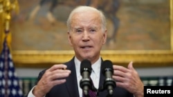 El presidente de EEUU, Biden, habla después de las conversaciones sobre el límite de la deuda con los líderes del Congreso, en Washington.
