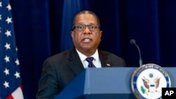 ARCHIVO - El subsecretario de Asuntos del Hemisferio Occidental, Brian A. Nichols, habla durante un evento el 31 de marzo de 2023, en Washington.