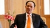 រូបភាពឯកសារ​៖​ លោក​អគ្គ​លេខា​ធិការ​អាស៊ាន​ Le ​Luong​ Minh និយាយជាមួយអ្នកសារព័ត៌មានក្នុងសណ្ឋាគាមួយក្នុងប្រទេសភូមា​ នាថ្ងៃទី១១ ខែវិច្ឆិកាឆ្នាំ២០១៤។ (Reuters) ​