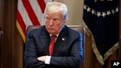 El presidente Donald Trump pidió al gobierno de México que impida el ingreso de los migrantes que pretenden cruzar la frontera con EE.UU. 