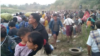 မြဝတီခရိုင်ထဲက တိုက်ပွဲတွေကြောင့် သောင်ရင်းမြစ်အနီးကို ပြေးလာတဲ့ ဒုက္ခသည်များ။ (ဒီဇင်ဘာ ၁၉၊ ၂၀၂၁။ ဓာတ်ပုံ - CJ)