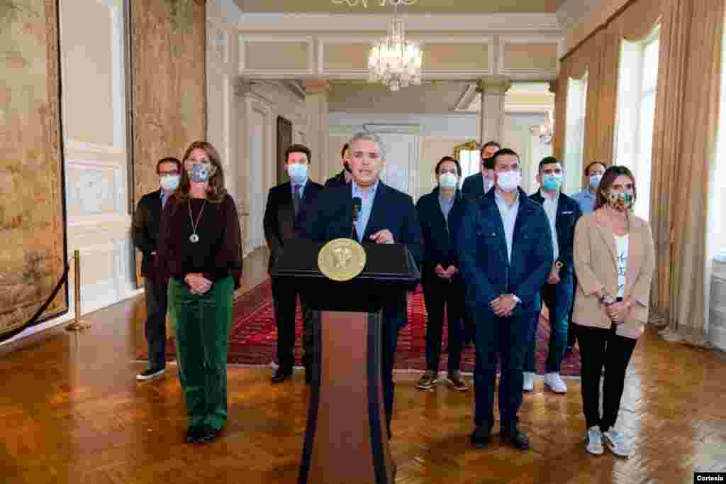 En el quinto d&#237;a de protestas que en algunas ciudades se volvieron violentas, el presidente de Colombia, Iv&#225;n Duque, pidi&#243; retirar el proyecto de reforma tributaria que propuso para ayudar a paliar la crisis econ&#243;mica agravada por la pandemia de covid.
