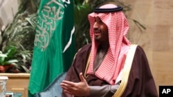 ARCHIVO - El príncipe heredero de Arabia Saudita, Mohammed bin Salman durante una reunión con el secretario de Estado de Estados Unidos, Marco Rubio, en Riad, Arabia Saudita, el 17 de febrero de 2025. 